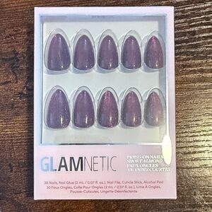 Glamnetic Ruby Slipper Press-On Nails short almond